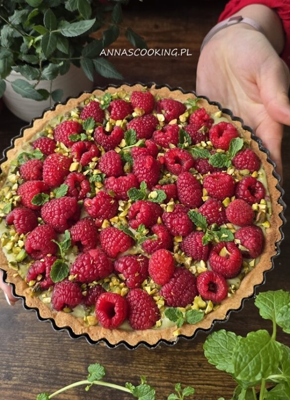 tarta pistacjowa z malinami,
